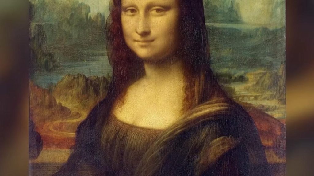 Look at the background behind Mona Lisa.