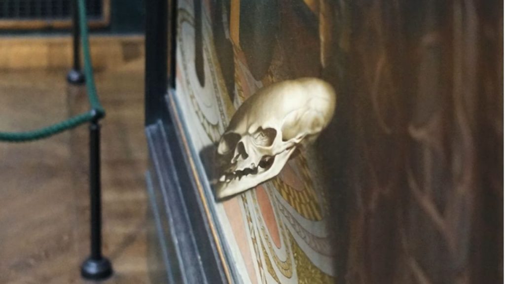 When viewed from the correct angle, it appears to float in front of the painting