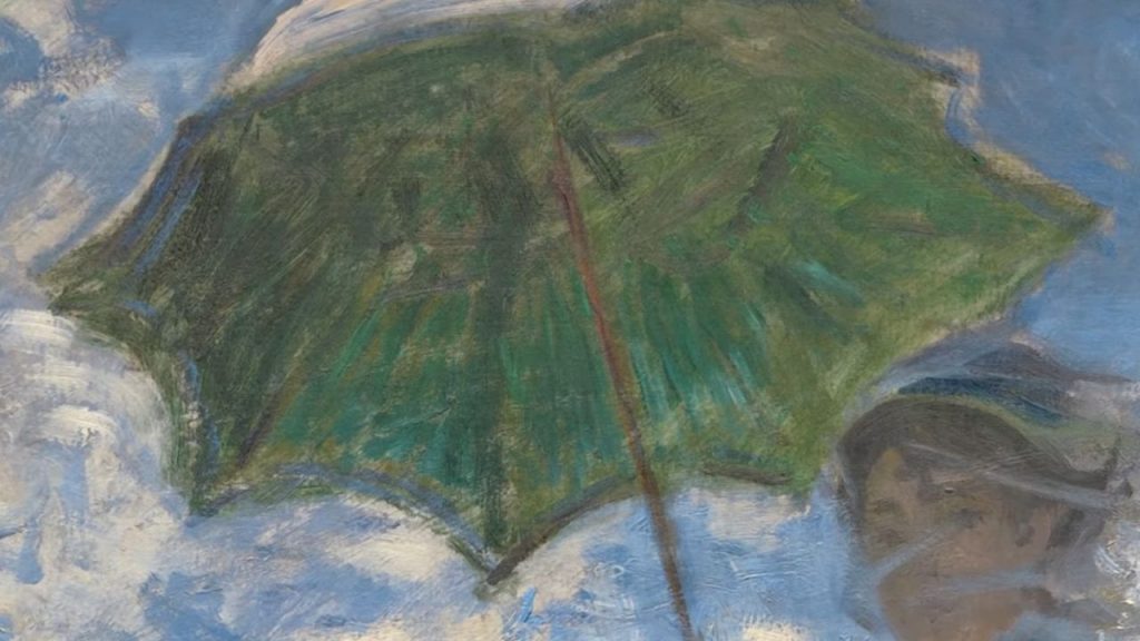 The green of the parasol picks up the greens in the landscape while contrasting with the reds and pinks in the clouds.